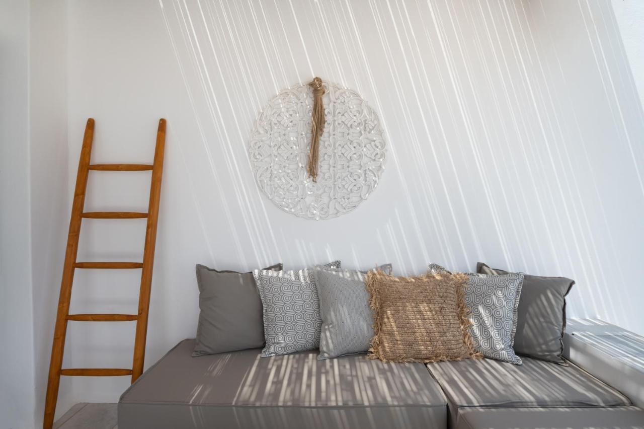 Kosmitis & * Naousa (Paros)