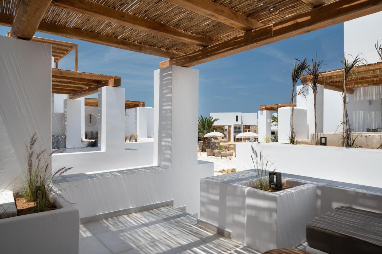 Kosmitis & * Naousa (Paros)
