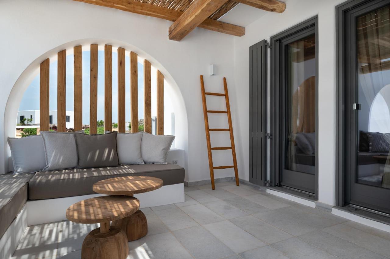 Kosmitis & * Naousa (Paros)