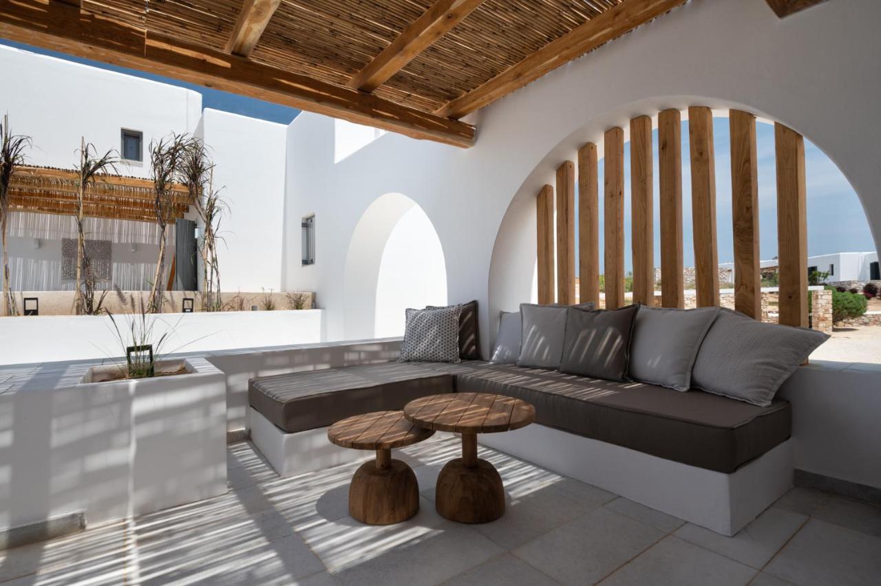 Kosmitis & Naousa (Paros)