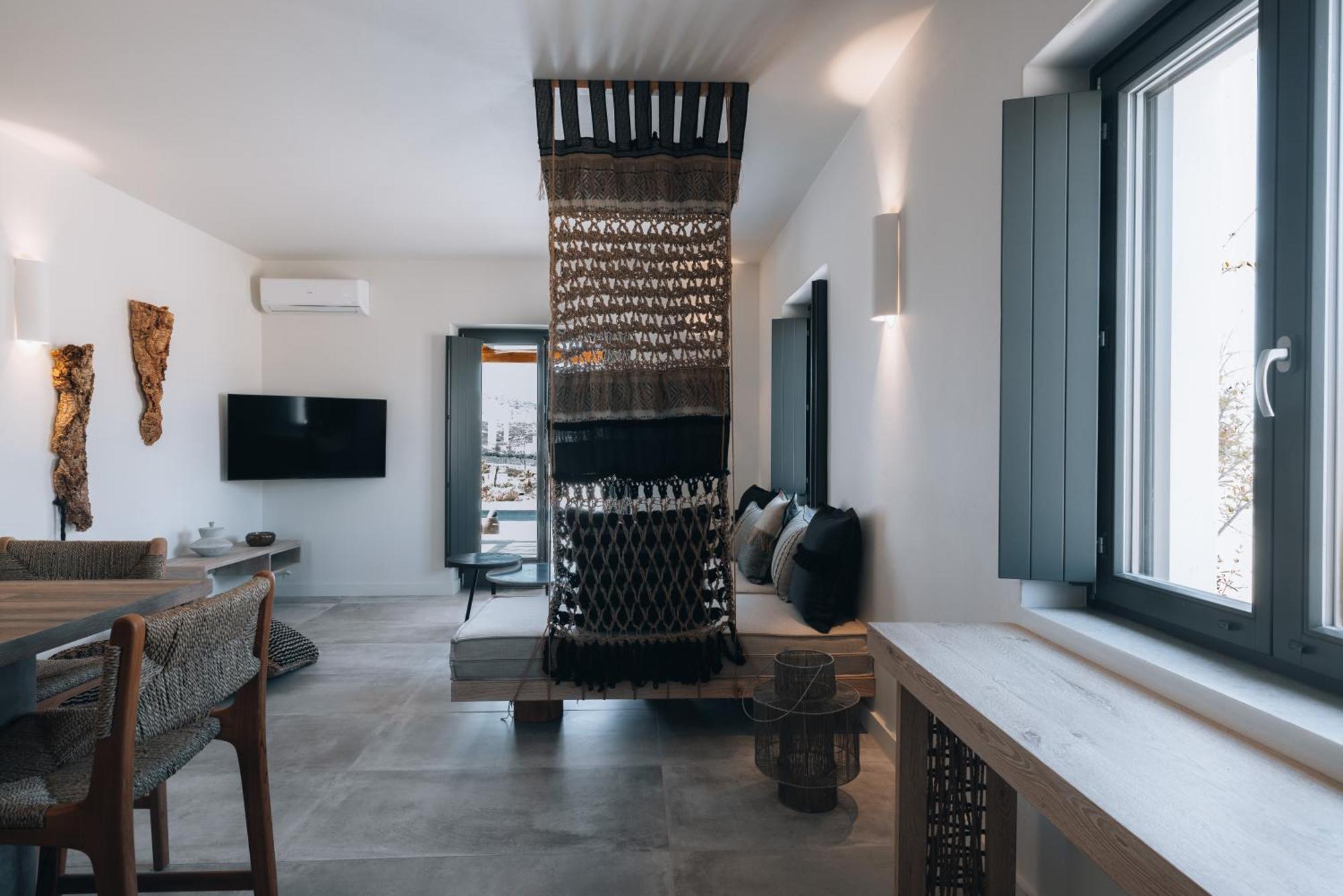 Kosmitis & Naousa (Paros)
