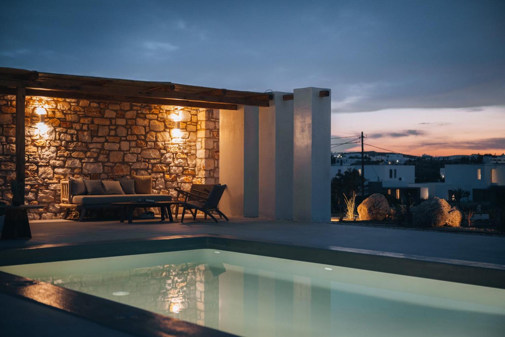 Kosmitis & Apartment Naousa (Paros)