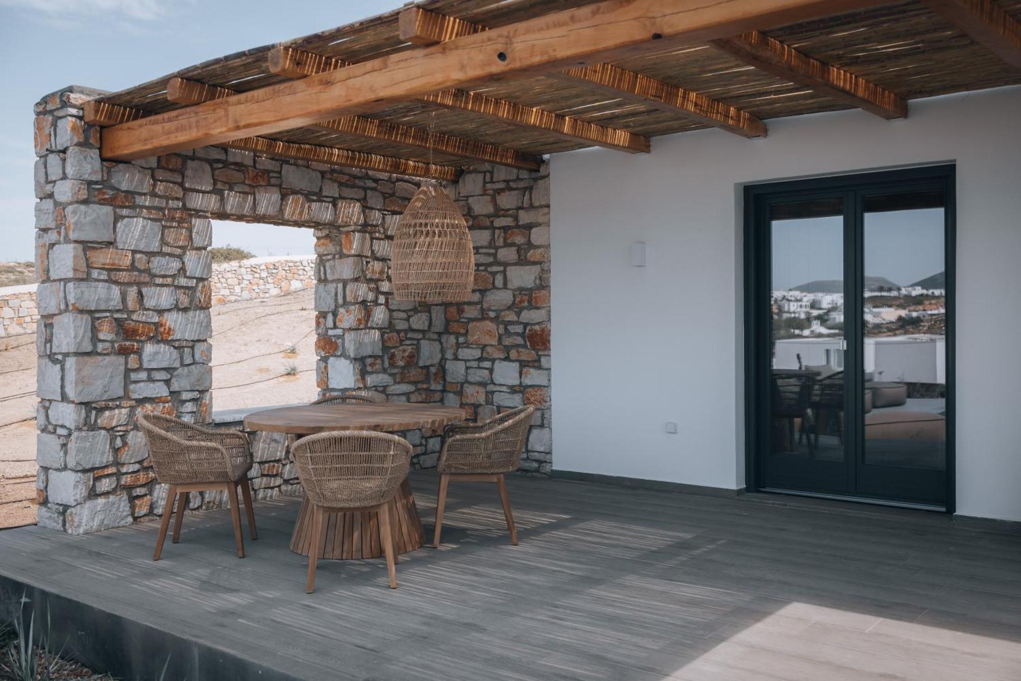Kosmitis & Naousa (Paros)